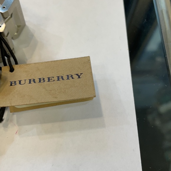 Burberry watch - Picture 10 of 12